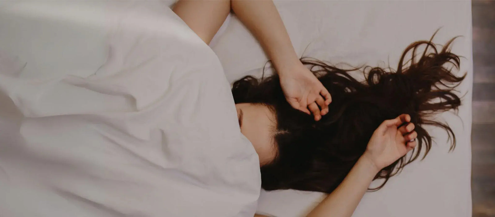 Discover how to fall asleep faster with MDbio's guide, featuring soothing herbs and calming bedtime routines.